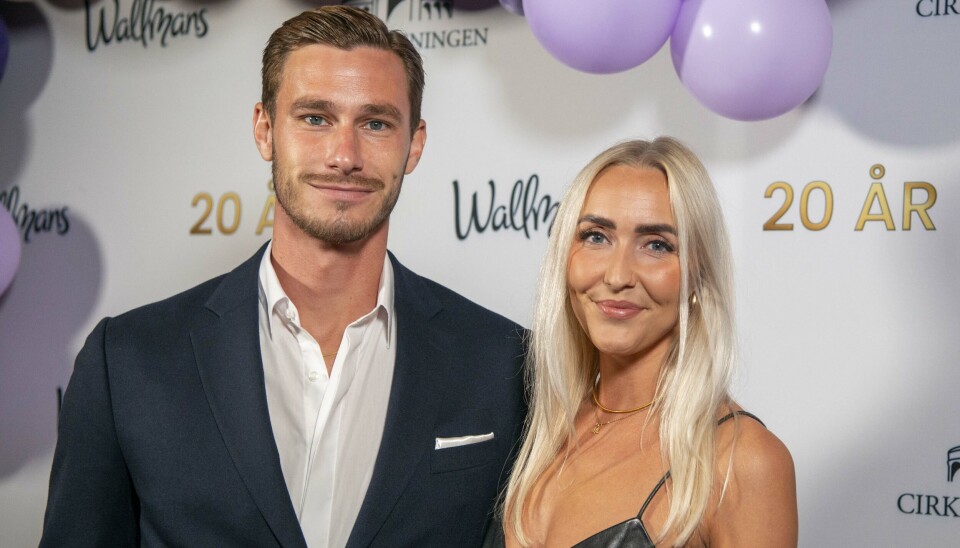 Luka overraskede Mille Funk med en buket blomster, og så sagde hun ja til at blive kærester.