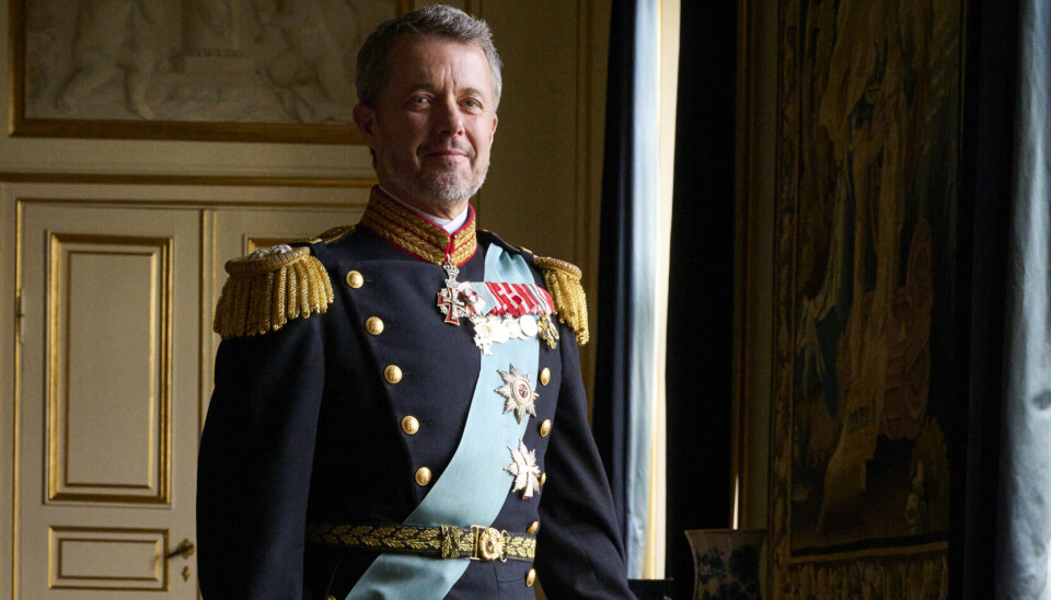 Det er i fuld galla, når kongen tager imod nye ambassadører på slottet