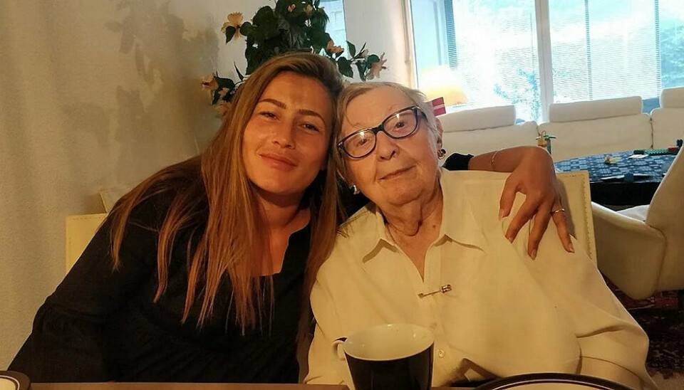 Tove Dreyer og barnebarnet Sofie.