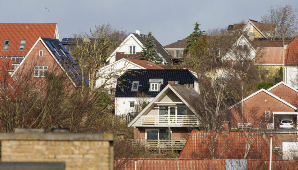 Nu er et typisk hus på 140 kvadratmeter udbudt til 2,9 millioner kroner, hvilket er godt 100.000 kroner mere end for et år siden. Det skriver Finans Danmark i en pressemeddelelse.