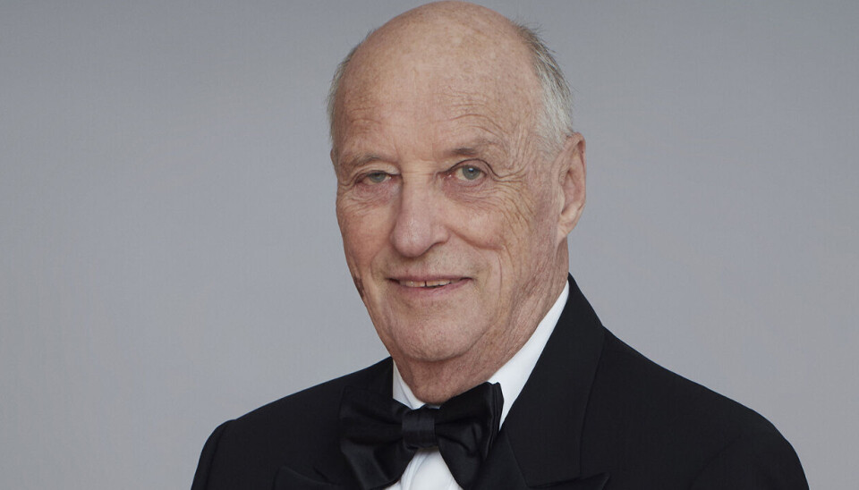 En norsk advokat stiller nu spørgsmålstegn ved, om kong Harald bevæger sig på kanten af loven, i forbindelse med anskaffelsen af en sarkofag, hvor han og dronning Sonja skal stedes til hvile, når den tid kommer.