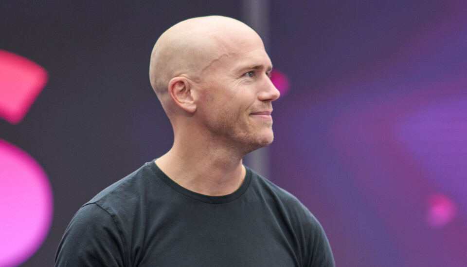 Jesper Simo sparkede efterårsferien i gang med et bryllup.