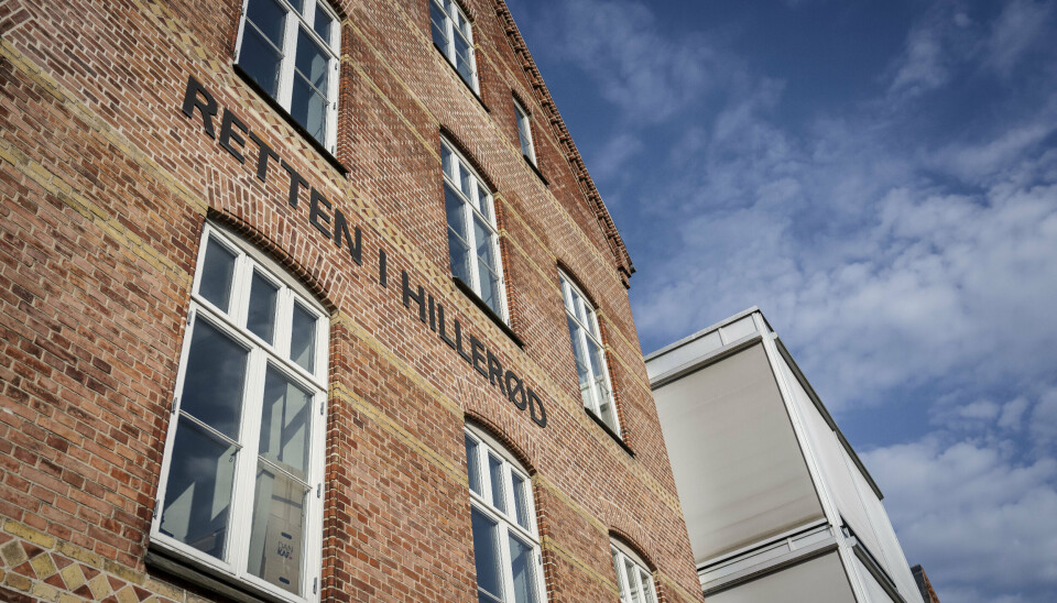 I januar blev en person angiveligt udsat for et voldeligt overfald i Retten i Hillerød. Tre mænd er tiltalt. Sagen mod dem behandles i samme byret den 28. oktober. (Arkivfoto).