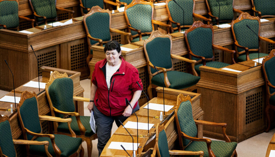 Fra 1. november er Jette Gottlieb (EL) ikke længere folketingsmedlem. Hun blev første gang valgt ind i 1994. (Arkivfoto). Medstifter af enhedslisten Jette Gottlieb går rundt i Folketingssalen