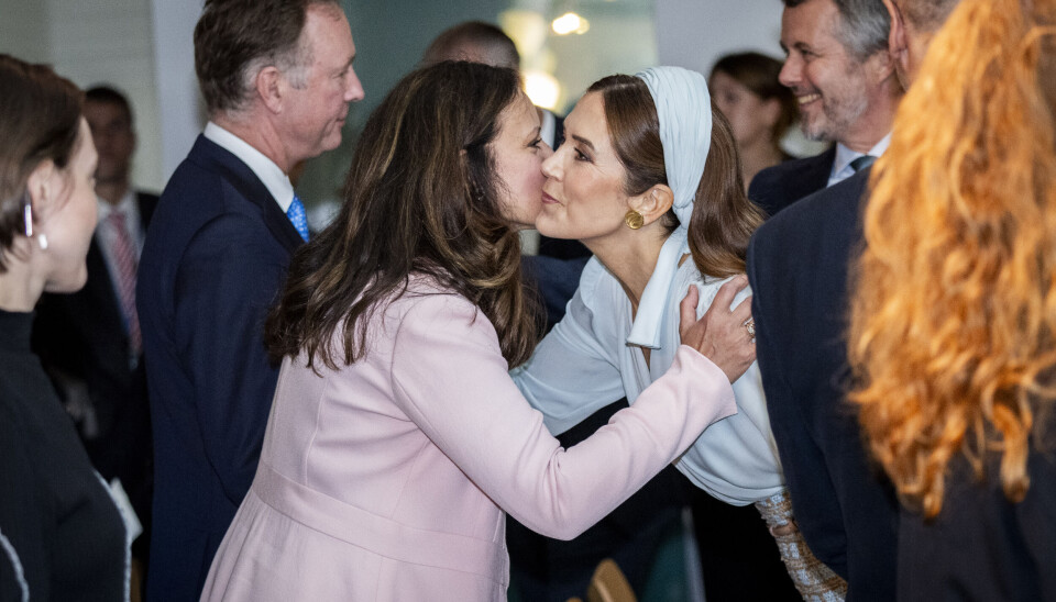 Dronning Mary og Prinsesse Carina hilste hjerteligt på hinanden i Berlin.