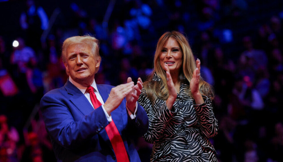 Inden Donald Trump natten til mandag gik på scenen under et vælgermøde i New York, blev han introduceret af sin hustru, Melania Trump. Det er første gang, at Melania taler under et vælgermøde under den nuværende valgkamp.