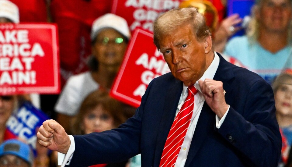 Donald Trumps fremskredne alder er ikke noget problem. Problemet består i, at han opfører sig som femårigt barn, mener Claus Jessen. (Photo by CHANDAN KHANNA / AFP)
