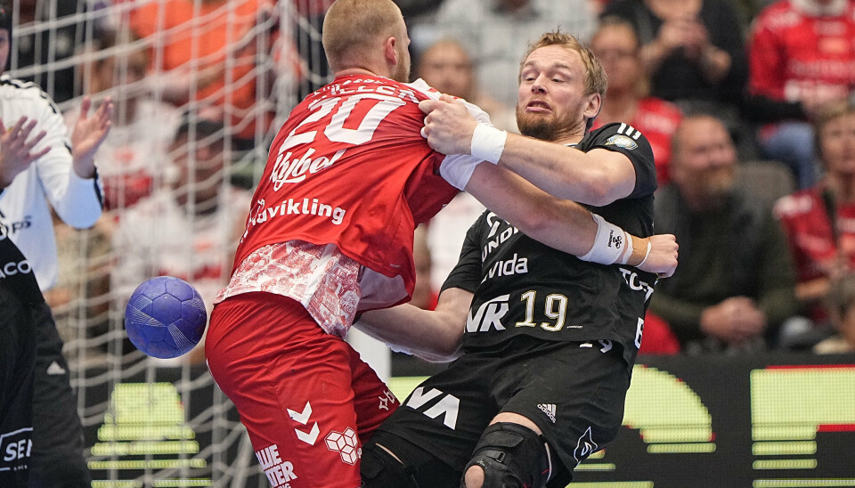 René Toft Hansen (til højre) i aktion i Herreligaen for Bjerringbro-Silkeborg mod Aalborg Håndbold 2. oktober i år. Den tidligere håndboldlandsholdspiller fylder 40 år 1. november.