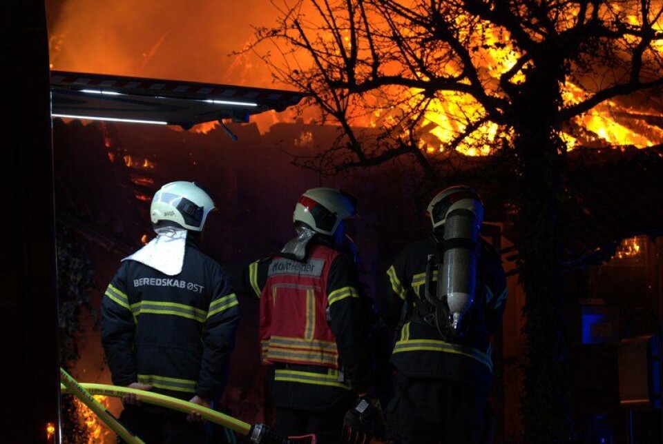 Det var en vaks nabo, som fik reddet beboeren i huset ud.