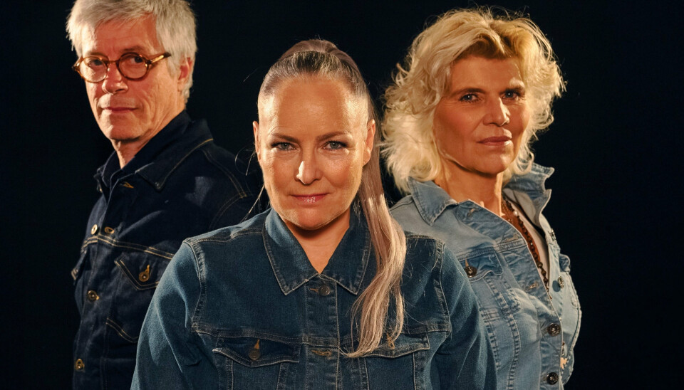 Popbandet News gendannes efter 30 års pause. Bandet består af forsanger Søs Fenger, trommeslager og producer Peter Biker og bassist Jette Schandorf.