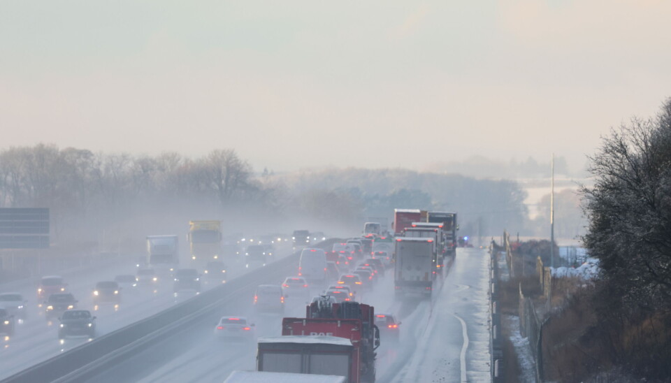 En lastbil blokerer frakørsel 56, Ejby, på Fynske Motorvej i retning mod Kolding.