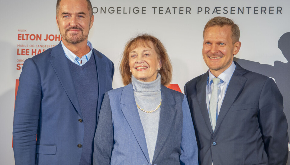 Malene Schwartz flankeret journalist Jakob Steen Nielsen og skuespilchef Kasper Holten i Operaen.
