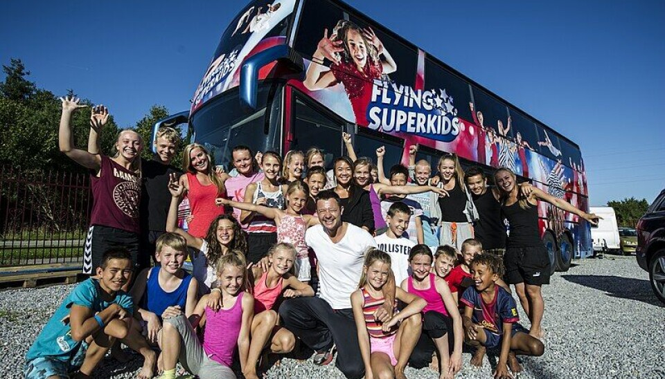 TV2 Østjylland har bedt Flying Superkids om en kommentar til underretningen. De skriver, at episoderne er sket til én træning og ikke to, som det fremgår af underretningen, og de har håndteret det efterfølgende