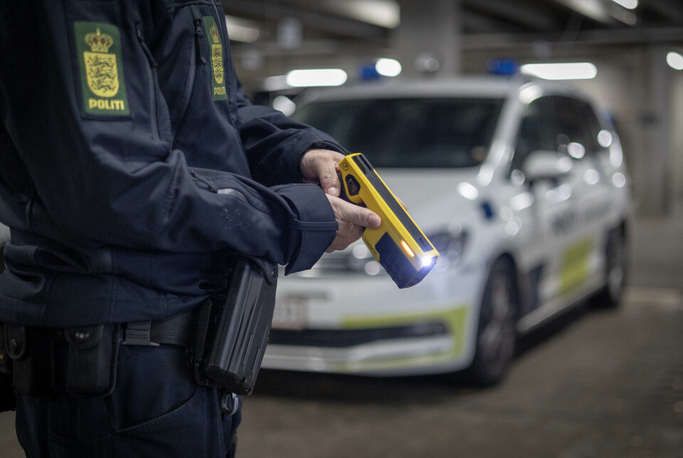 Sådan ser betjentenes nye våben ud - der er tale om en Axon Taser 10.