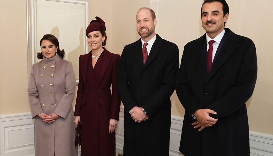 Prins William og prinsesse Catherine tog imod Qatar's Emir Sheikh Tamim bin Hamad al-Thani (R) og hustru Sheikha Jawaher bint Hamad bin Suhaim al-Thani (L)