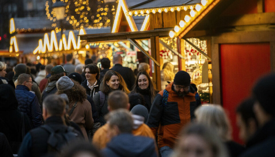 Besøgende til julemarked på Højbro Plads i København fredag den 15. november 2024. I de første ti måneder af 2024 var der størst stigning i antal overnatninger på hoteller