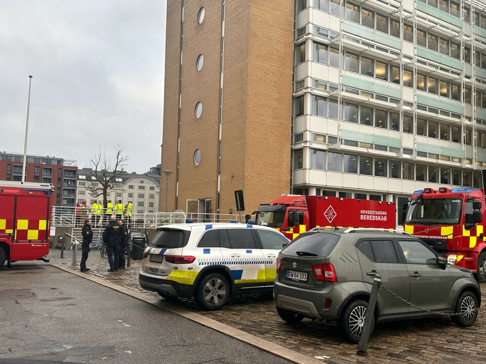Både Københavns Politi og Hovedstadens Beredskab er til stede.