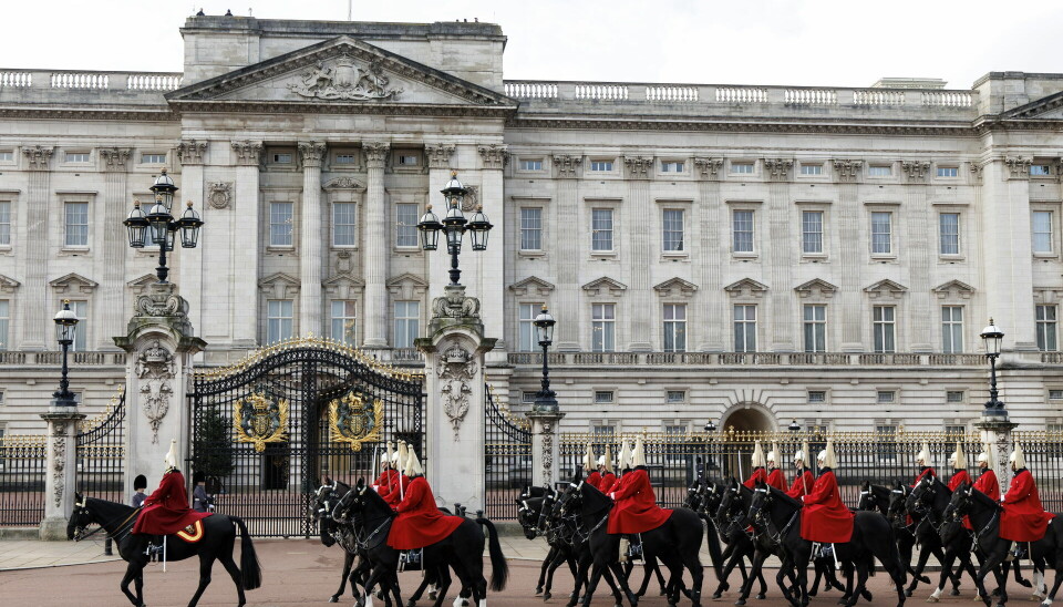 En kvindelig ansat på Buckingham Palace gik amok i forbindelse med en julefrokost.