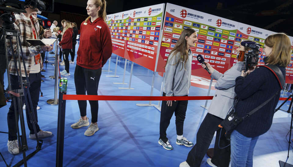 Helena Elver (i grå trøje) mener ikke, der kunne have været en mere værdig finale ved EM i år.