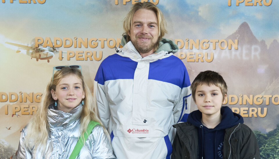 Felix Smith med sønnen Arthur og hans klassekammerat ankommer til premieren på filmen Paddington i Peru. Biograf Vue, Fisketorvet, København.