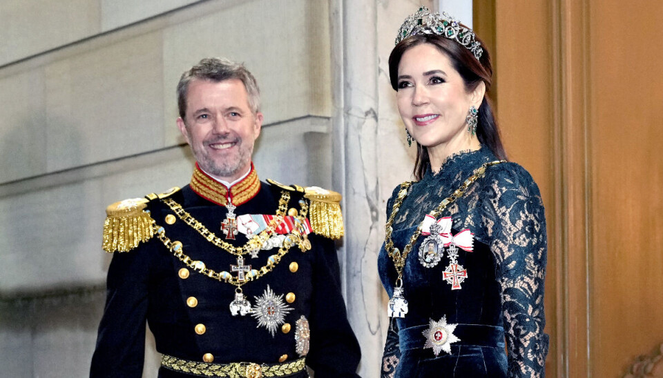 Kong Frederik og dronning Mary ankommer til festlighederne på Amalienborg onsdag aften.