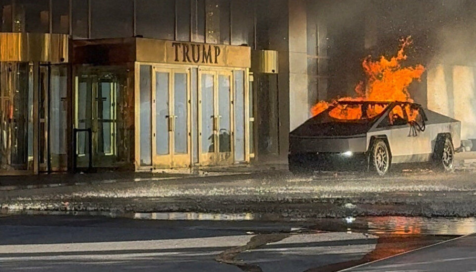 Det amerikanske forbundspoliti, FBI, mener, at eksplosionen i en Tesla foran et Donald Trump-hotel i Las Vegas onsdag var en isoleret hændelse.