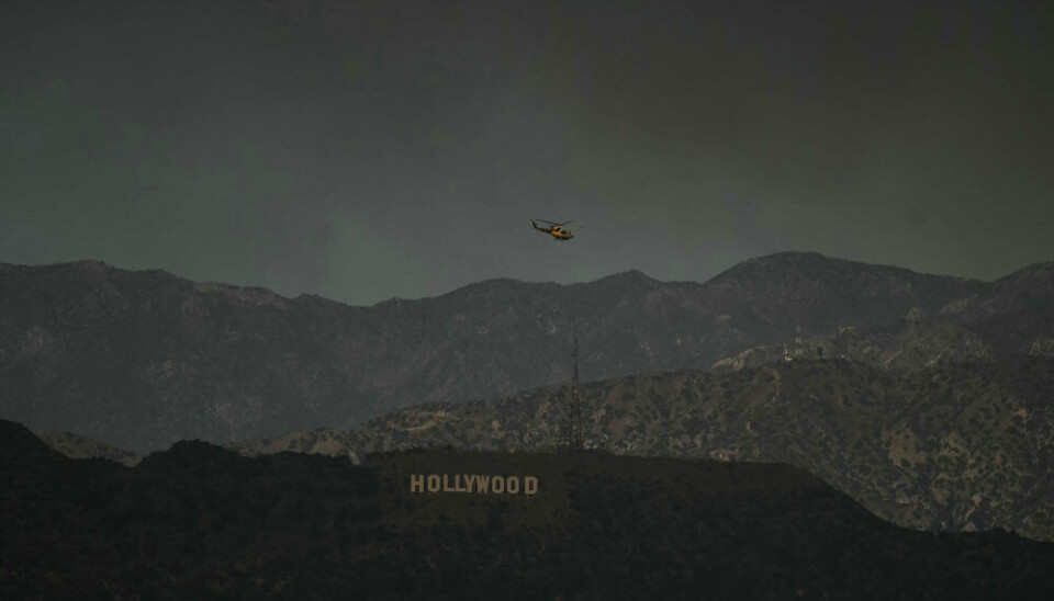 Offentligheden er forment adgang til Hollywood-skiltet i Los Angeles som følge af naturbrande i den amerikanske delstat Californien.