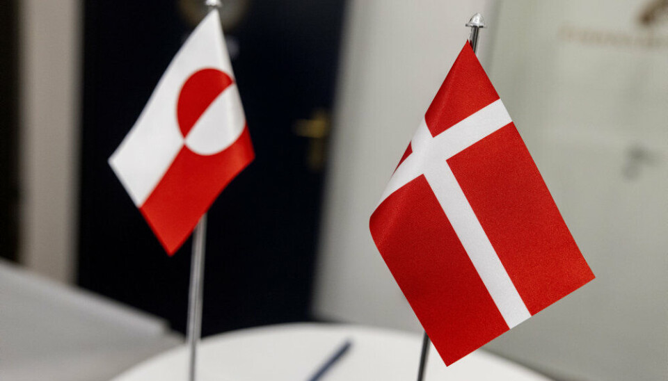 Statsminister Mette Frederiksen bør søge at rense luften og finde fælles fodslag med Grønland på rigsmøde fredag, mener forskere.