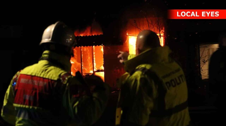 Der udbrød tirsdag morgen en voldsom brand på et bosted i Roskilde - ilden er nu slukket.