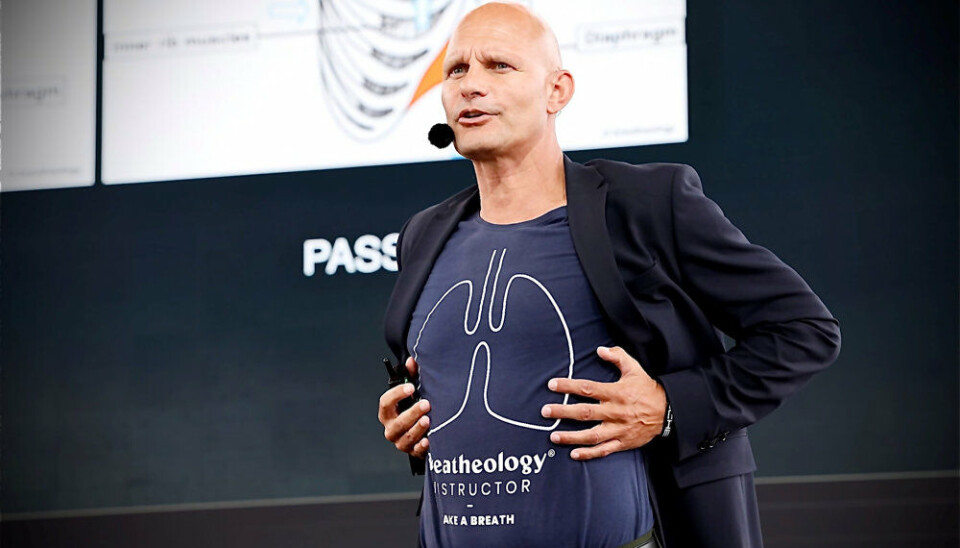 - Med god vejrtrækning og sund mad kan du optimere kroppens naturlige sundhed, siger Stig Åvall Severinsen, der blandt andet har undervist store sportsnavne som badmintonspiller Viktor Axelsen og tennisspiller Caroline Wozniacki i vejrtrækning.