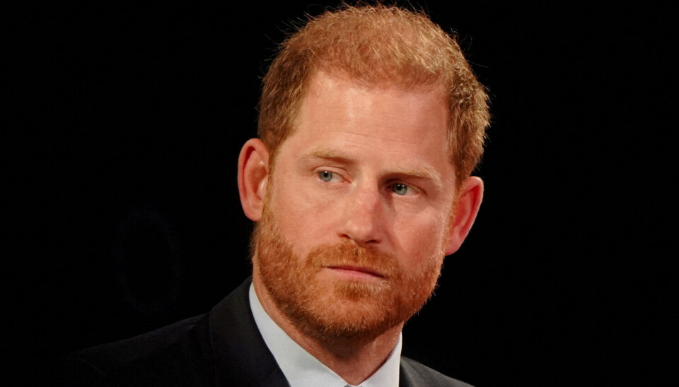 Prins Harry indleder tirsdag en retssag mod mediegiganten News Group Newspapers ved retten i London.