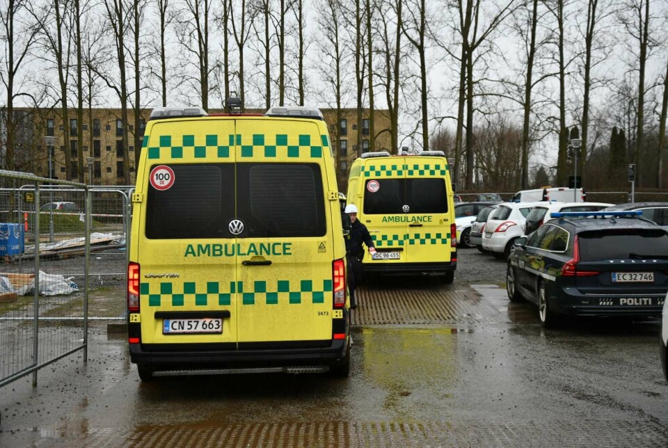 Flere ambulancer er ankommet til Munkebjergvænget i Odense.