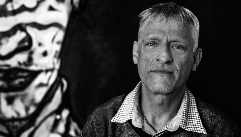 Knud Odde har gennem sin karriere både været bassist og sangskriver i det succesfulde band Sort Sol og autodidakt kunstner med udstillinger i hele Danmark. Den 25. januar fylder han 70 år. (Privatfoto).
