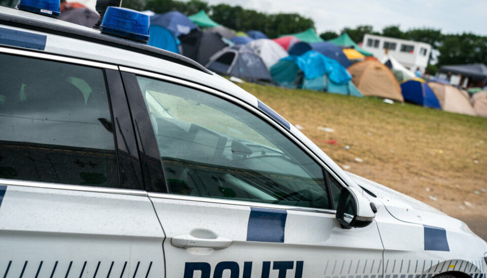 Politi til stede på campingområdet på Roskilde Festival under festivalen i 2022. En 22-årig kvinde blev voldtaget på campingområdet, og i weekenden fik politiet et gennembrud i sagen.