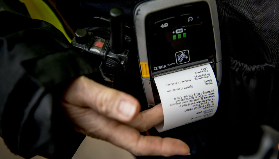 FDM, interesseorganisationen for bilister, mener, at det er i strid med loven, når bilister først får tilsendt en parkeringsbøde digitalt, efter at de har forladt parkeringshuset. (Arkivfoto).