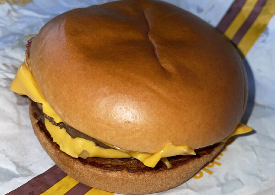 Der er måske mindre ost i en cheeseburger, end man lige går og tror.
