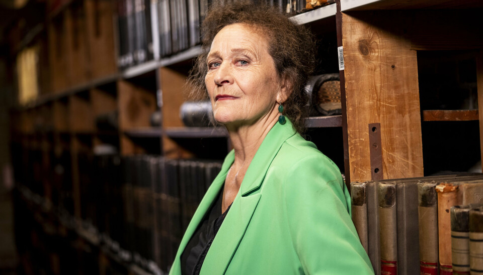Det har været en interessant oplevelse for 74-årige Ulla Henningsen at spille den 87-årige oldemor Martha i DR-serien 'Generationer'. - Det er en helt anden måde, man bliver relateret til, siger hun.