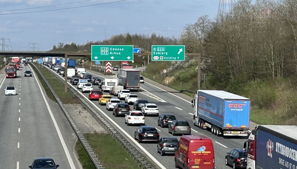 Der er en voksende kø på grund af uheldet.