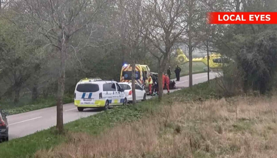 En helikopter bragte den kvæstede person til hospitalet.