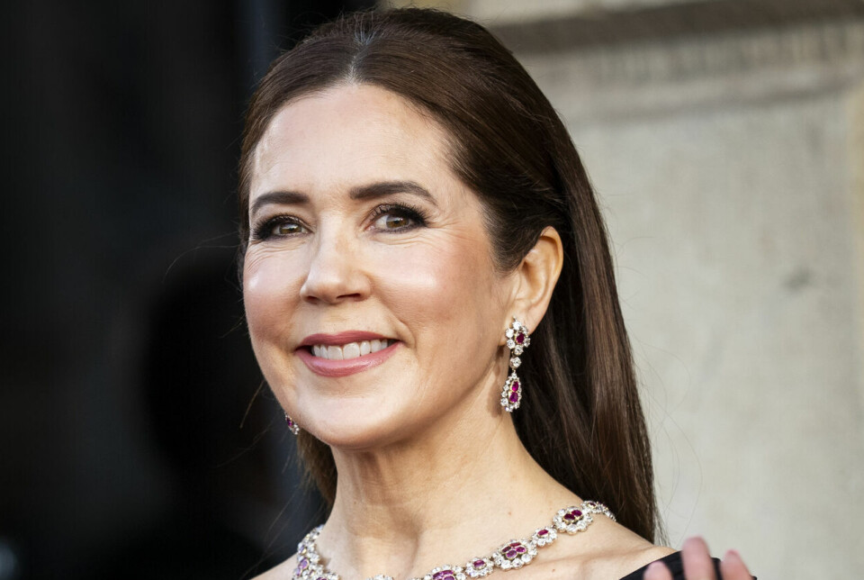 Dronning Mary repræsenterer Danmark ved pavens begravelse på lørdag.