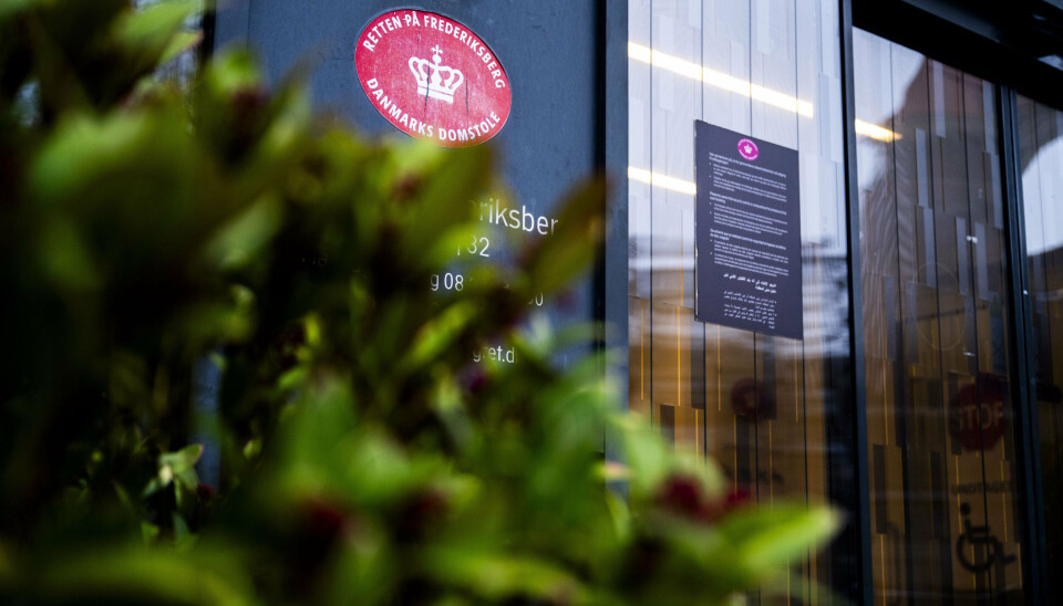 Retten på Frederiksberg skal i begyndelsen af maj behandle en sag mod en rapper, der er tiltalt for at true med en kniv og blandt andet have været i besiddelse af en totenschlæger derhjemme. (Arkivfoto).