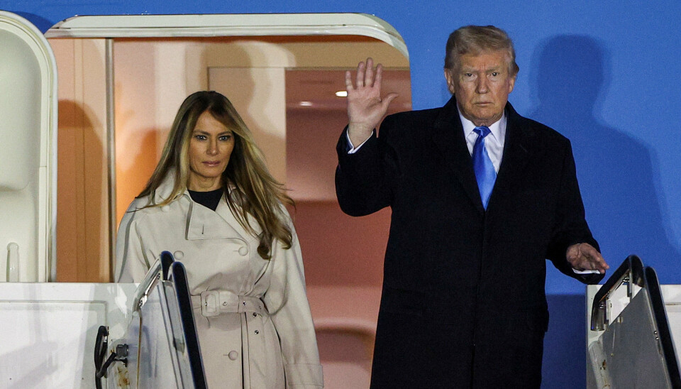 Donald Trump ankom fredag aften til Italien, hvor han skal deltage i pave Frans' begravelse. Efter ankomsten skriver præsidenten, at Rusland og Ukraine er meget tæt på en aftale om at ende krigen i Ukraine.