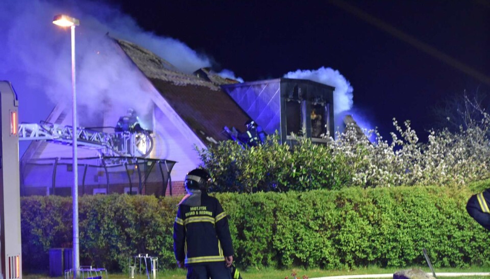 Førstesalen af huset er totalt udbrændt, fremgår det af billeder fra branden på Nonbo Vænge i Hald Ege ved Viborg natten til tirsdag.