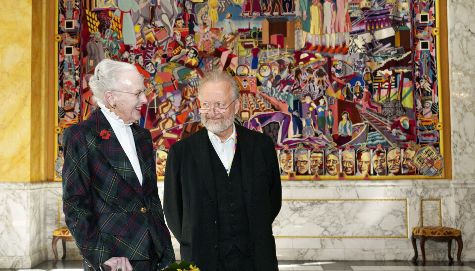 Dronning Margrethe og Bjørn Nørgaard var begge med til fejringen af 25-året af gobelinerne, som Bjørn Nørgaard har designet.