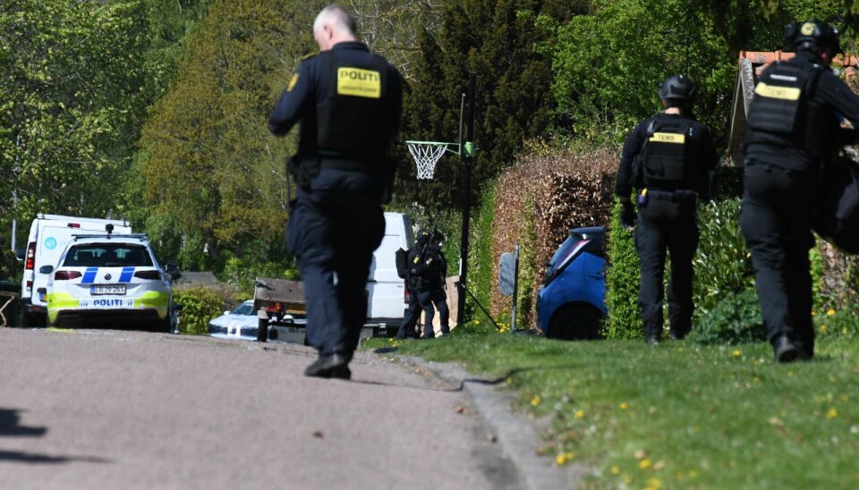Politiet tog naturligvis ingen chancer, da anmeldelsen lød på, at der var blevet affyret skud på Sverigesvej i Lyngby.