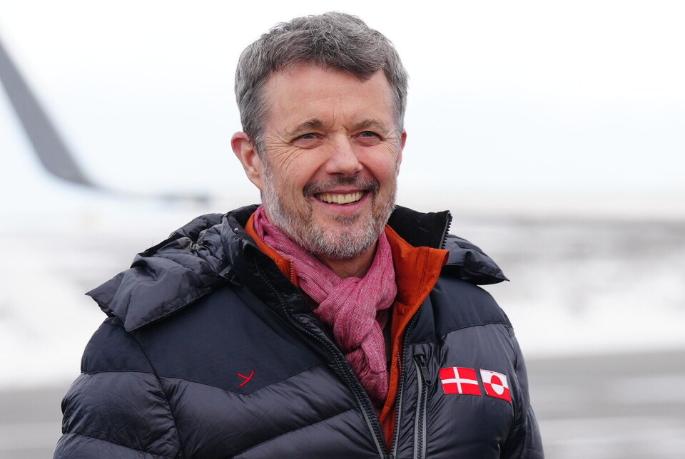 Kong Frederik se her i lufthavnen i Nuuk kort efter ankomsten tirsdag.