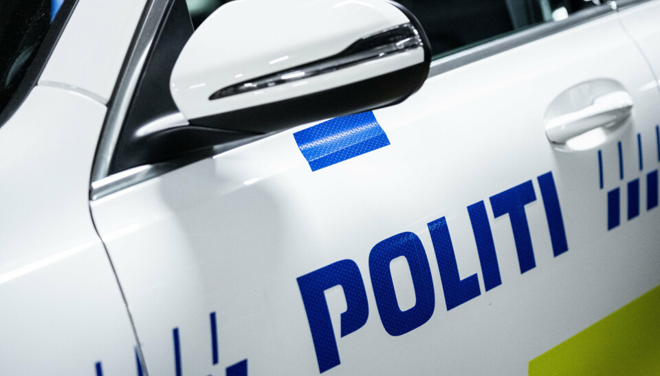 Københavns Vestegns Politi leder efter to maskerede mænd, som blev set kort før en 35-årig mand blev ramt af flere skud i Søborg. (Arkivfoto).