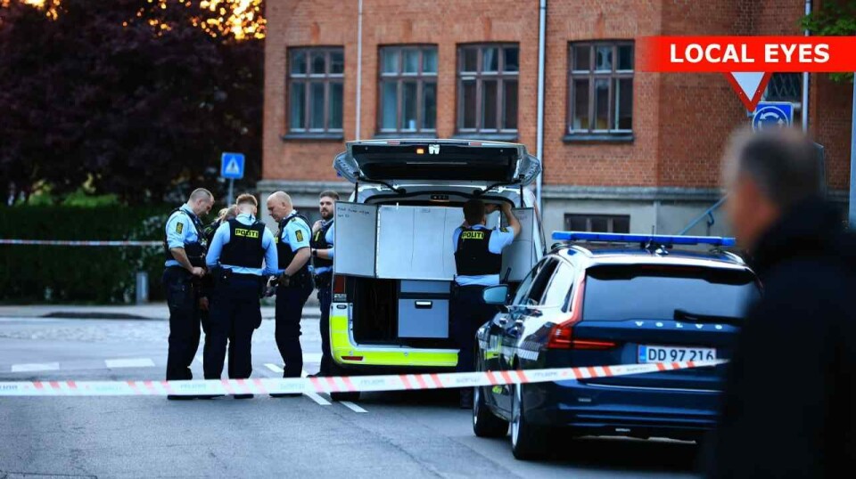 En 60-årig mand blev sent tirsdag ramt af knivstik.