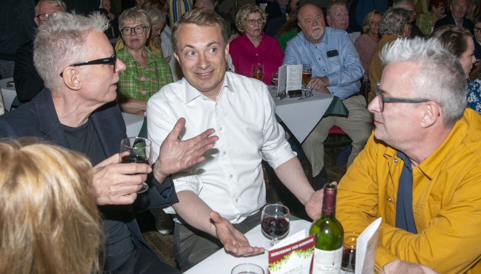 Messerschmidt havde også tid til at hygge med gæsterne Klaus Riskær Pedersen og Rane Willerslev. I baggrunden ses også Flemming Jensen og hustru Birte.