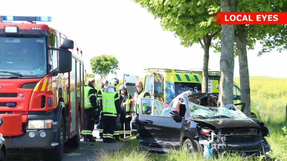 En person er fløjet med helikopter efter ulykken.